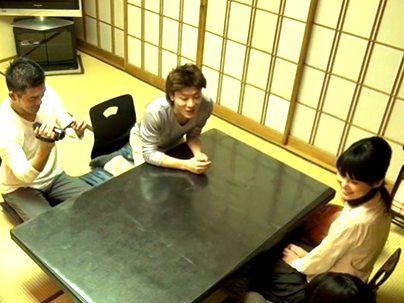 ＜人妻熟女！＞旅行で見つけた母娘に取材とウソついて夜這いエロ行為で楽しんじゃうぞ！！！！