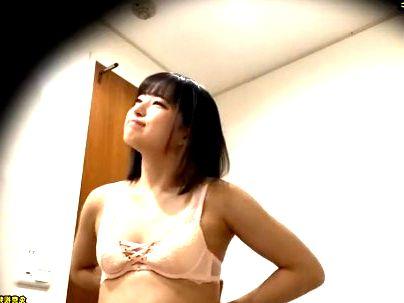 ＜素人ナンパ！＞「ほしいの…」スレンダー美乳おっぱい女子大生！イケメンとエチエチザーメン中出しに！