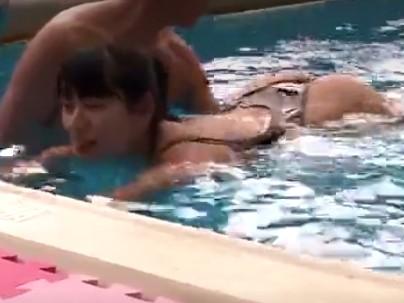 ≪水着≫【巨乳】豊満ムチムチエロい体の巨乳お姉さんが水着姿でエロ行為しちゃうぞｗｗｗｗｗ