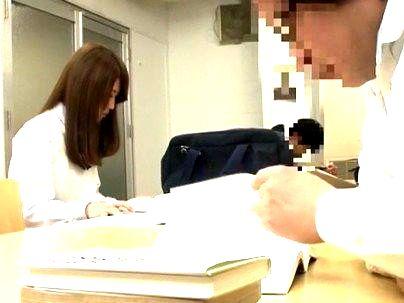 ＜媚薬塗られ！＞真面目そうな清楚系可愛い美少女が図書館で痴漢行為でもだえ感じちゃうぞｗｗｗｗｗｗ