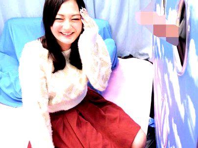 ＜カップルNTR！＞「恥ずかしい…」清楚系可愛い女子！MM号で彼氏のチンポ当てゲームしちゃうぞ！