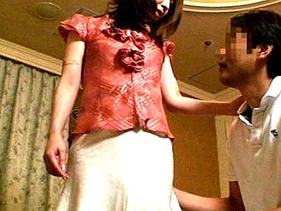＜三十路！＞「もっとして…！」美乳おっぱいスレンダー細見奥さん！昼間に他人棒ネトラレザーメン中出し種付け膣内射精に！