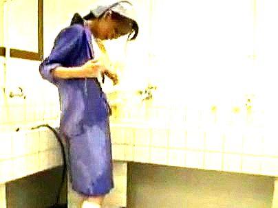 ＜トイレ掃除！＞スレンダー巨乳おっぱいお姉さん！強引にエロ行為になるぞ！