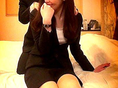 ＜OL！＞「え、ほんとにするの？？」エロい感じの奥さんOL！男子社員と浮氣不倫エチエチシチャウゾ！
