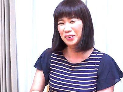＜人妻ナンパ！＞上品な感じのおくさんヒトヅマ素人美魔女！ゲットされて自宅でエロ行為に！