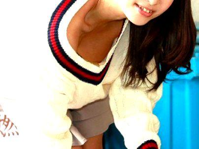 ＜ノーブラ若妻！＞滅茶苦茶エロカワイ子ちゃん胸チラしてる若妻に我慢限界で一線超えちゃうゾ！！！！！