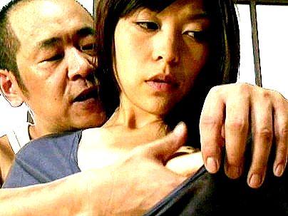 ＜ヘンリー塚本！＞綺麗な感じの美魔女オバサン！隣人の男に強引にエロ行為に持ち込まれるぞ！