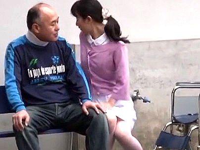 ＜膣内射精！！＞ヤバいだろ！車椅子患者と隠れて看護師ナースがエロ行為とか！！一生直らなくていいな！！！！