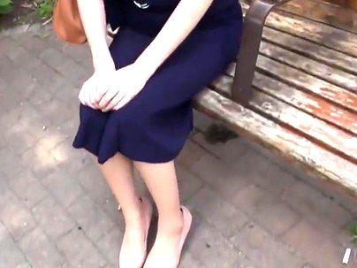 ＜素人ナンパ！＞芸能人に似た高学歴スレンダー細身美乳オッパイ女子大生！ポルチオ刺激されてもだえる！