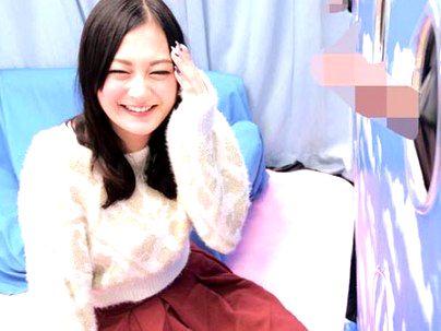 ＜カップルNTR！＞真面目そうな清楚系お姉さんがマジックミラー号で彼氏のチンポ当て挑戦シチャウゾｗｗｗｗ