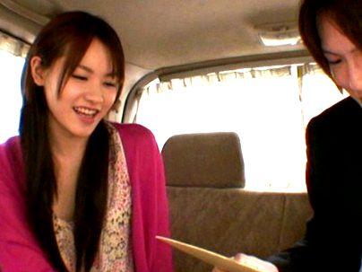 ★スレンダー細身カワイ子ちゃんが車でカーセックスもだえ感じちゃうぞｗｗｗｗｗｗ