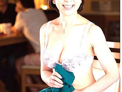 ＜五十路人妻！＞上品な感じの清楚系美乳オッパイ熟女！嫁の母に興奮してエロ行為に！