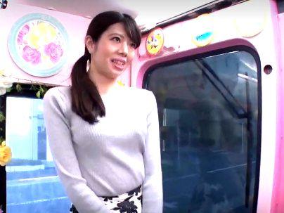 ＜人妻ナンパ！＞「え？恥ずかしい…」清楚系美乳おっぱい奥さん！MM便でベロキスで発情しちゃうぞ！
