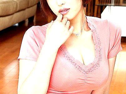 ＜人妻熟女NTR！＞ショートカットの可愛いスタイル抜群巨乳オッパイ奥さん人妻！義理息子と禁断エロ行為に！
