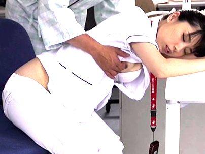 ＜夜這い痴漢！＞スタイル抜群ボイン巨乳おっぱい看護師ナースが居眠りしてて夜這いされちゃう！！