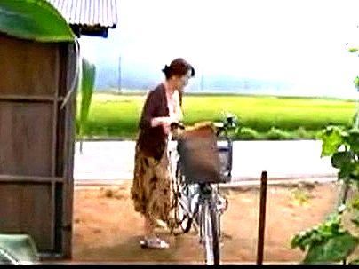 ＜ヘンリー塚本！＞「あそこが、うずくは…」性欲高まり我慢限界の美魔女奥さん！旦那に内緒で浮氣不倫エチエチシチャウゾ！