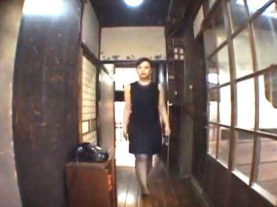 ＜未亡人辱め！＞欲求不満の美熟女おばさんが義..義兄チンポでエロ行為に発展シチャウゾ！