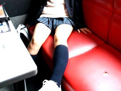 ＜ハメ撮り！＞「エッロイｗW！」スリムな体の美乳おっぱい女子！制服着衣でザーメン中出しになるぞ！