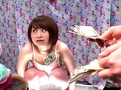 ＜カップルNTR！＞ホットパンツ履いてるショートカットの可愛い美少女！マシンバイブでマジイキ潮ふきしちゃうぞ！
