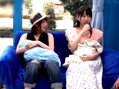 ＜NTR企画！＞「すごいの…♡」二人組のスレンダー奥さん達！シングルパパとエロ行為に発展シチャウゾ！