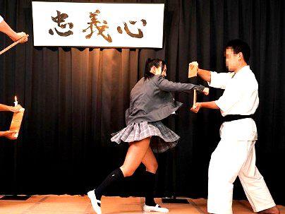 ＜空手美少女！＞「えい！や～！」制服脱がし勝負で負けたかわいい女子！辱められちゃう姿がエッロ！