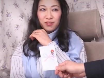 ≪熟女≫【ナンパ】年の割に若く見える人妻熟女がナンパされて目隠しえちえちになっちゃうぞｗｗｗｗｗ