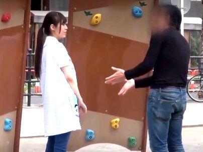 ＜素人！＞「え、これからですか？」巨乳おっぱい清楚系保育士さん！口説いてエロ行為楽しんじゃうぞ！