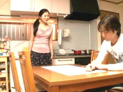 ＜熟女ドラマ！＞真面目そうな清楚系叔母さんが甥っ子と近親相姦エチエチシチャウゾ！！！！