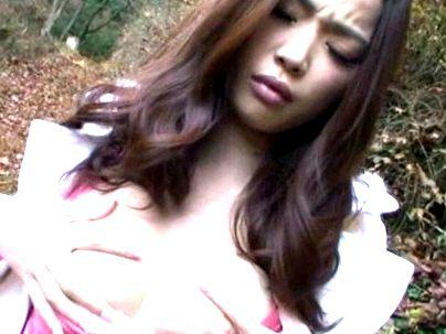 ＜素人娘！＞「すごいイイの…♡」色気ムンムン極エロ巨乳おっぱいの美人！野外でエロ行為になるぞ！