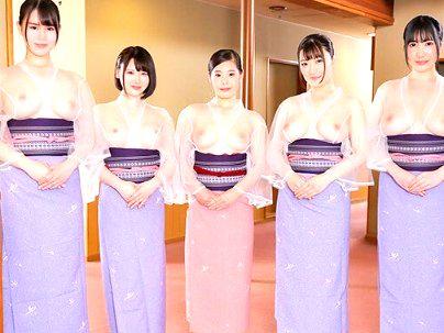 ＜旅館！＞「いらっしゃいませ…♡」美女たちがスケスケ衣装でオモテナシ！最高すぎる旅館がここに！