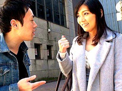 ＜人妻ナンパ！＞街で見かけた上品な感じ清楚系おくさんヒトヅマ！口説かれてエロ行為になるぞ！