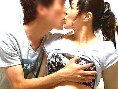 ＜盗撮！＞「パイ乙、いいね！」欲求不満すぎる奥さん！ナンパされて年下と浮気交尾すっぞ(アダルト動画)
