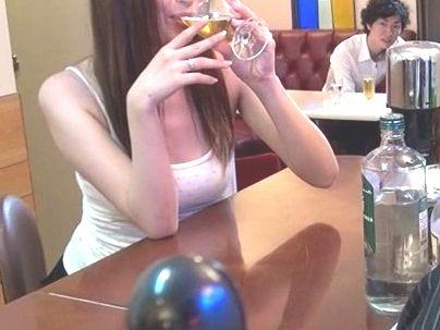 ＜ギャル誘惑！＞カフェでハンケツ●見せで誘惑してくる美女に我慢できないでエロ行為スタート！！！