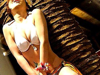 ＜看板娘レ●プ！＞ビアガーデンにいた巨乳オッパイお姉さん！犯されレイプされるぞ！