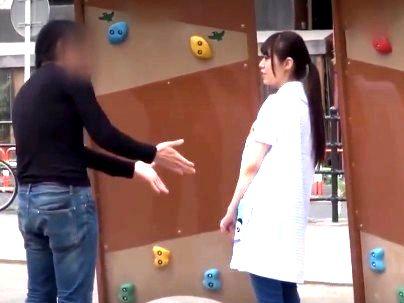 ＜保育士お姉さん＞優しい感じの保育士さんに赤ちゃんプレイ童貞君相手に筆おろしシチャウゾ！