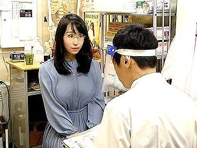 ＜悪徳鍼灸師！＞清楚な感じの奥さん人妻奥さん！悪徳鍼灸師にザーメン中出し膣内射精種付けに！