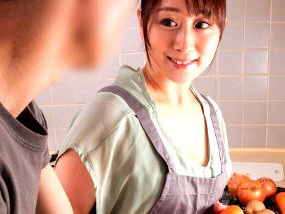 ＜彼女のママ！＞「内緒よ…♡」色気ムンムン優しい感じの巨乳おっぱいママ！禁断エロ行為に発展シチャウゾ！