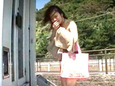 ＜人妻ゲット！＞水着姿の若妻を口説いてえろ行為！大人のおもちゃでオマンコ刺激しちゃう！