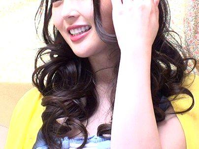 ＜人妻ナンパ！＞美熟女ゲット！！若く見える奥さんをなし崩し的エロ行為に持ち込むぞｗｗｗ
