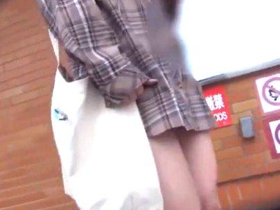 ＜連続中出し！＞街で見かけたお姉さんがデカちんで悩む男とえちえち中だ中出しにｗｗｗ