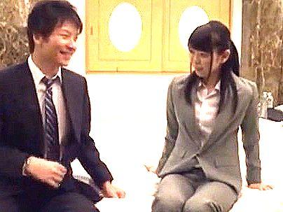 ＜人妻OL！＞「すごいの…♡」スリムな体の美乳おっぱいＯLおくさん！モニタリングで後輩とエチエチに！