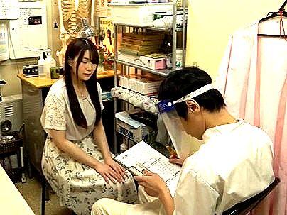 ＜鍼灸師！＞エロい感じの素人美魔女奥さん！ヤバイ鍼灸師にネトラレ行為になっちゃうゾ！