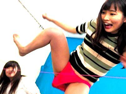 ＜固定バイブ！＞「これヤバいの…♡」だるまさんが転んだ企画に挑戦しちゃうゾ！！素人女子がエチエチに！