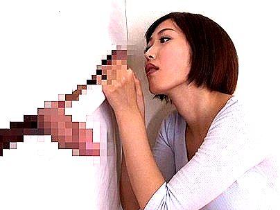 ＜人妻熟女！＞『ドのチンポなの…』チンポ当てゲームした色っぽい奥さんがマジでエロしこ！
