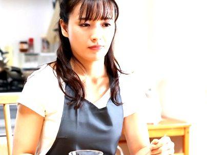 ＜人妻熟女！＞「ｲﾔ‥やめて…！」美乳おっぱい清楚系上品な感じの奥さん！強引にエロ行為持ち込まれたゾ！