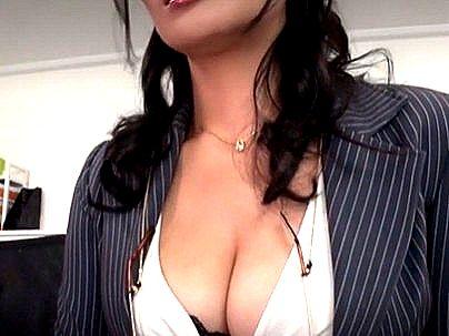 ＜P●A会長！＞グラマラスエロい体の爆乳おっぱい人妻熟女！担任とエチエチに発展シチャウゾ！
