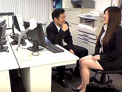 ＜防災訓練！＞激エロ体型の美尻美人OL！デスク下でエロ行為膣内射精種付けに！