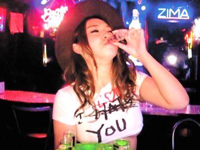 ＜膣内射精SEX！＞オッパイ大き目の可愛すぎ美少女看板娘がエロ行為になるぞ！！！！