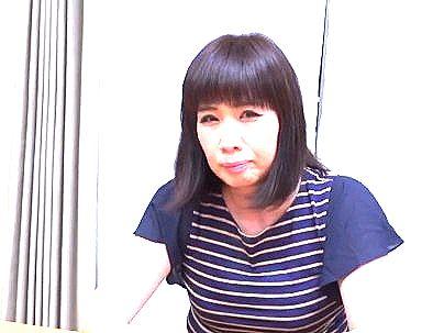 ＜人妻ナンパ！＞上品な感じの清楚系美魔女オバサン！口説かれてエロ行為になるぞ！