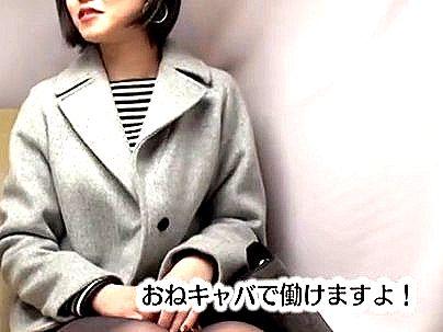 ＜人妻ナンパ！＞町で見かけたショートカット清楚な奥さん人妻美魔女のおばさん！ゲットして膣内射精にｗ